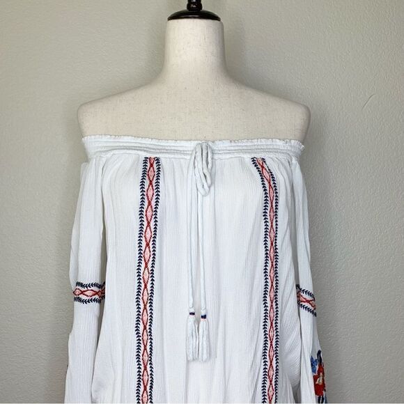 Xhilaration Off Shoulder White Textured Boho Embroidered Top - Picture 2 of 10